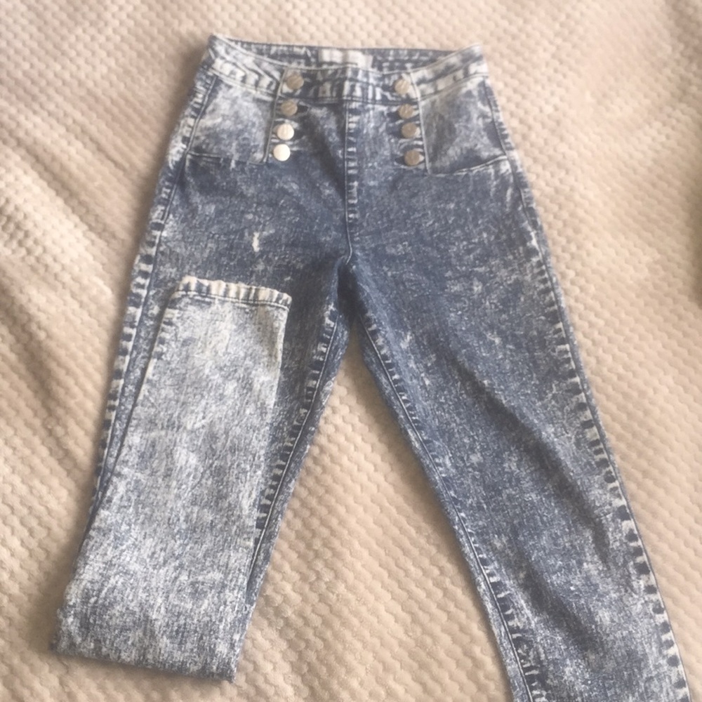 Acid washed high waist jeans